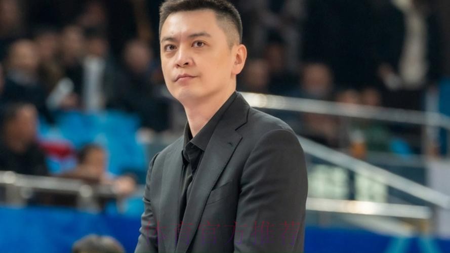 慢镜还原！杨鸣只让亨特打3分钟便弃用，1漏防、3甩锅揭原委